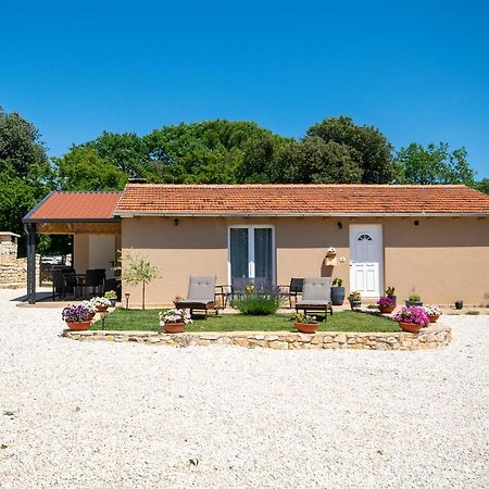 הוילה רוביני Old Oak Holiday House מראה חיצוני תמונה