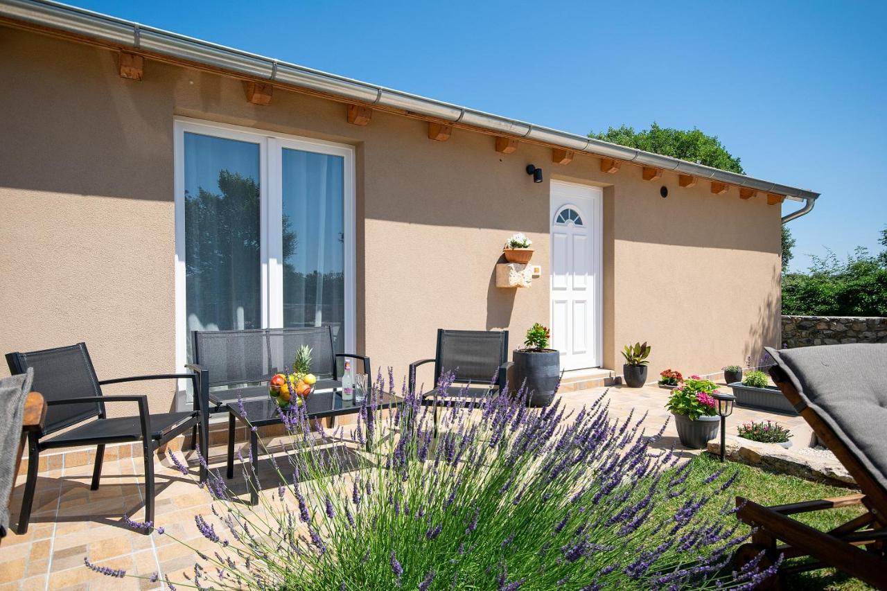 הוילה רוביני Old Oak Holiday House מראה חיצוני תמונה