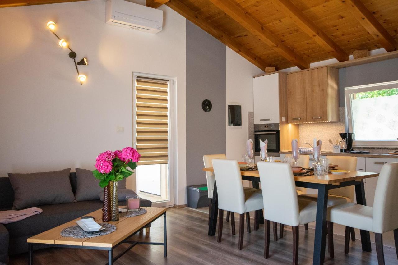 הוילה רוביני Old Oak Holiday House מראה חיצוני תמונה