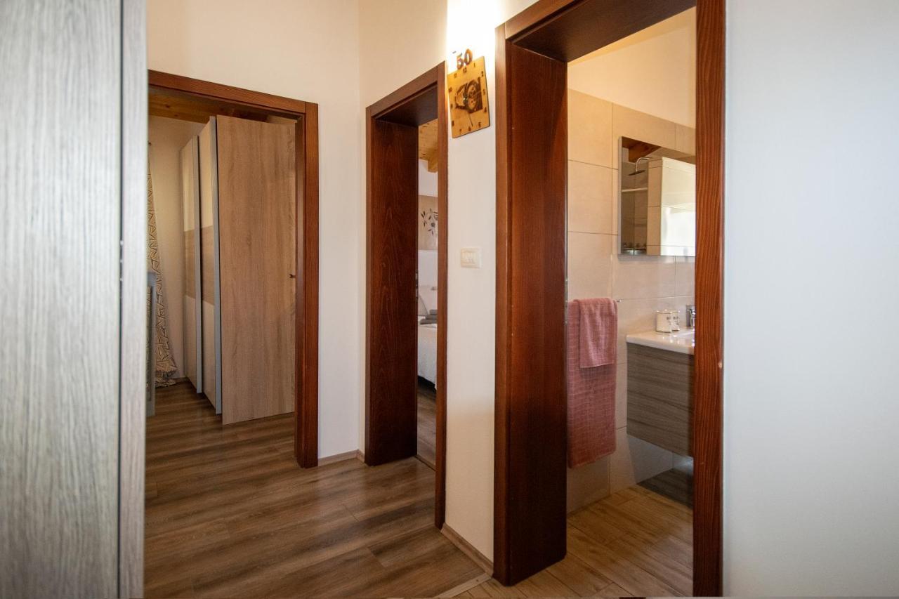 הוילה רוביני Old Oak Holiday House מראה חיצוני תמונה
